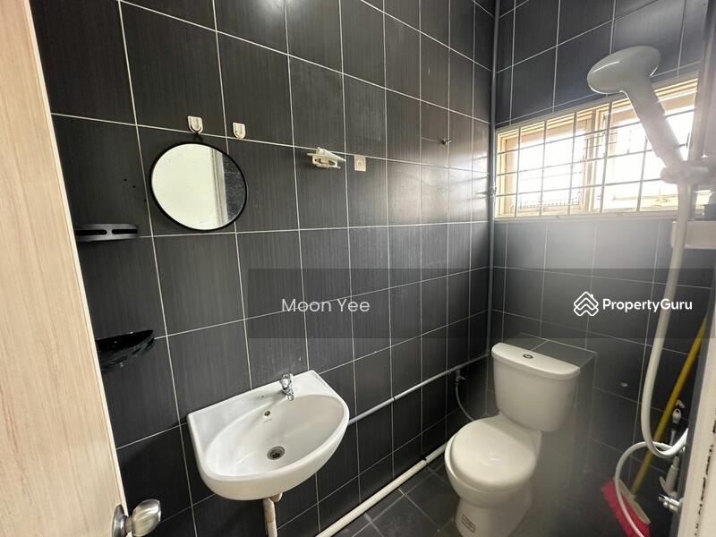 Terraced House for Sale in Usj 13 (Subang Jaya) - Moon Yee - Bathroom - PropertyGuru.com.my