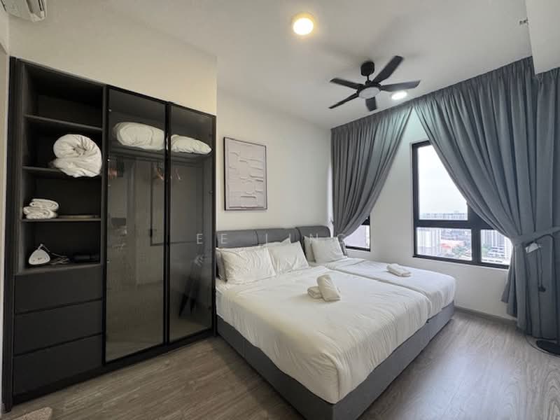 Servis Apartment untuk Disewa di The Arcuz - EE Ling - Master Bedroom with built in wardrobe - PropertyGuru.com.my