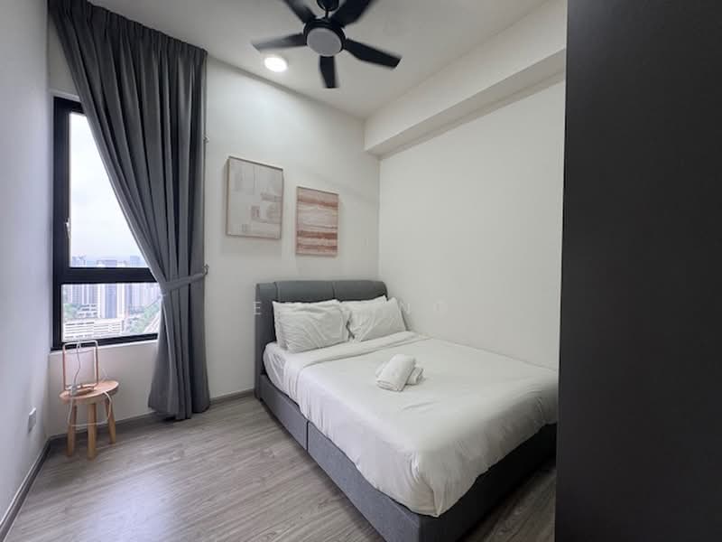 Servis Apartment untuk Disewa di The Arcuz - EE Ling - Second bedroom with built in wardrobe - PropertyGuru.com.my