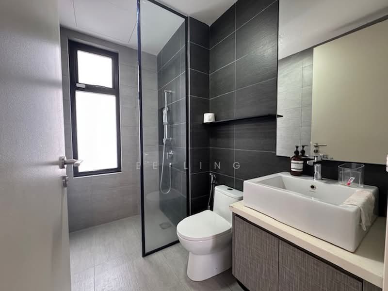 Servis Apartment untuk Disewa di The Arcuz - EE Ling - Common bathroom - PropertyGuru.com.my