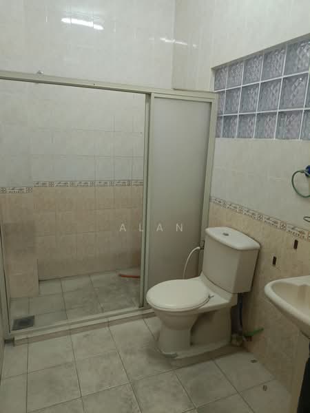 2.5-storey Terraced House for Sale in Usj 4 (Subang Jaya) - Alan Wong - Bathroom - PropertyGuru.com.my
