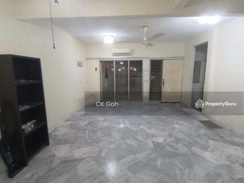 2.5-storey Terraced House for Sale in Sungai Nibong (Bayan Lepas) - CK Goh - Living Room - PropertyGuru.com.my