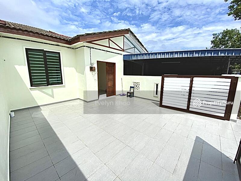 Car pouch and entrance