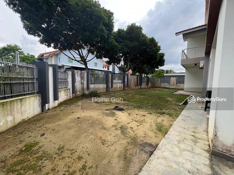 Corner lot side land