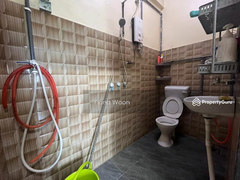 Shop for Sale in Bemban (Melaka) - Fiona Woon - Bathroom - PropertyGuru.com.my