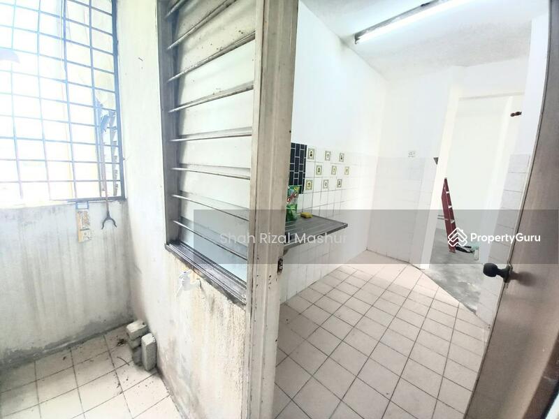 Kitchen & Yard