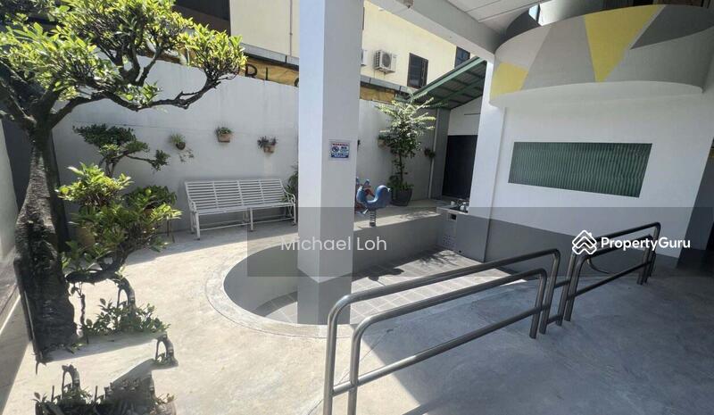 For Sale - hala bercham timur