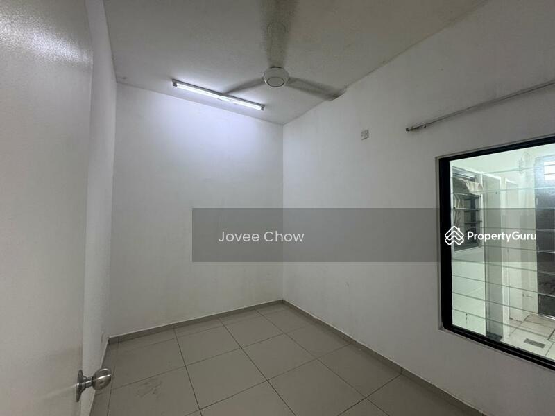 For Rent - Setia Utama 2 Partially Furnished 2.5 Storey Setia Alam