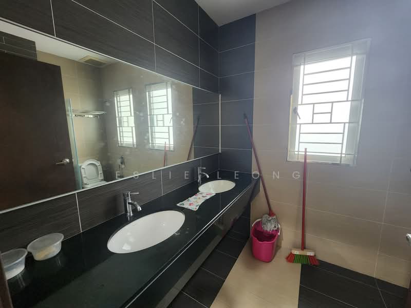 Semi-Detached House for Sale in Bandar Baru Selayang (Selayang) - Leslie Leong - Bathroom - PropertyGuru.com.my