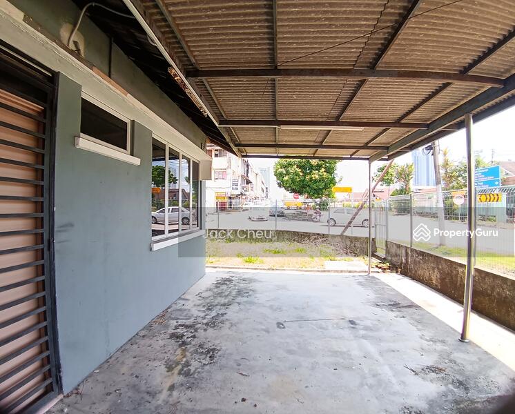 1-storey Terraced House for Rent in Taman Pelangi (Johor Bahru) - Jack Cheu - Car Park - PropertyGuru.com.my
