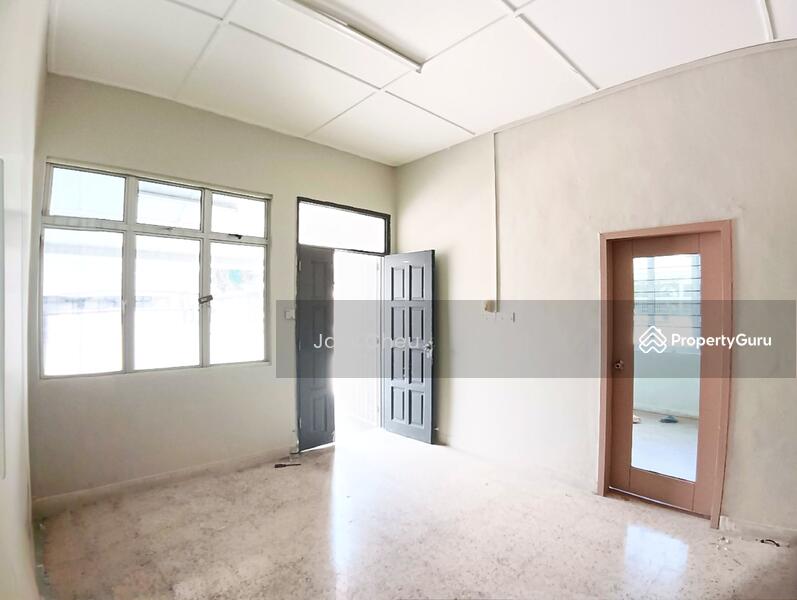 1-storey Terraced House for Rent in Taman Pelangi (Johor Bahru) - Jack Cheu - Living Room - PropertyGuru.com.my