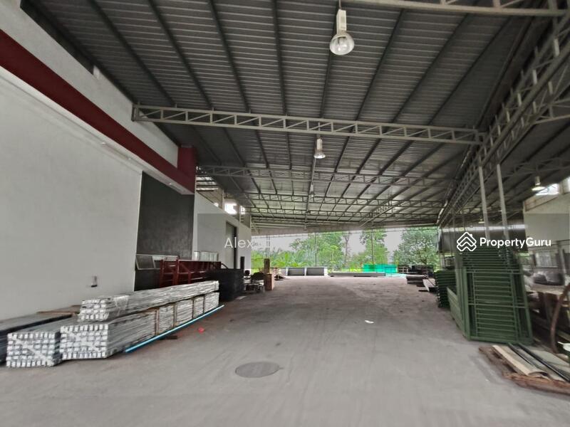 For Rent - Mount Austin Mutiara Emas 6/x 2.5 Storey Semi D Factory