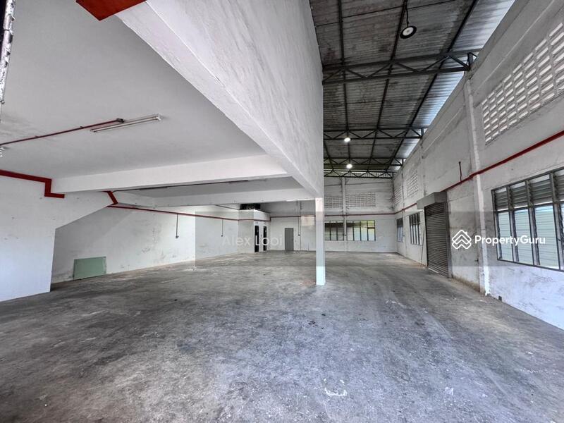 For Rent - Mount Austin Mutiara Emas 6/x 2.5 Storey Semi D Factory