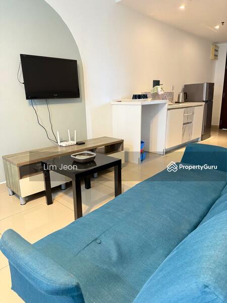 Servis Apartment untuk Dijual di Trefoil @ Setia City - Lim Jeon - Living Room - PropertyGuru.com.my