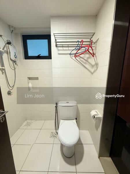 Servis Apartment untuk Dijual di Trefoil @ Setia City - Lim Jeon - Bathroom - PropertyGuru.com.my