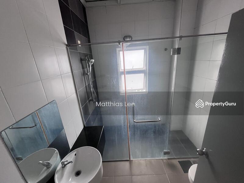 Bathroom-0176281628