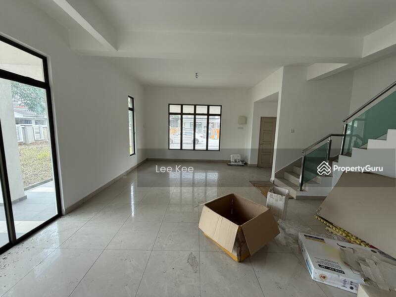 Cluster House for Sale in Bandar Putera Indah (Batu Pahat) - Lee Kee - Living Room - PropertyGuru.com.my