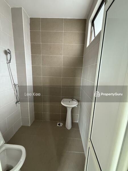 Cluster House for Sale in Bandar Putera Indah (Batu Pahat) - Lee Kee - Bathroom - PropertyGuru.com.my