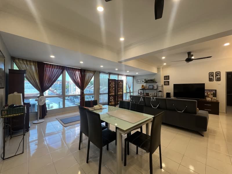 Kondominium untuk Dijual di Straits Regency - Lewis Kam - Living Room - PropertyGuru.com.my