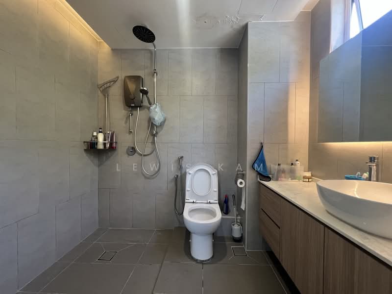 Kondominium untuk Dijual di Straits Regency - Lewis Kam - Bathroom - PropertyGuru.com.my