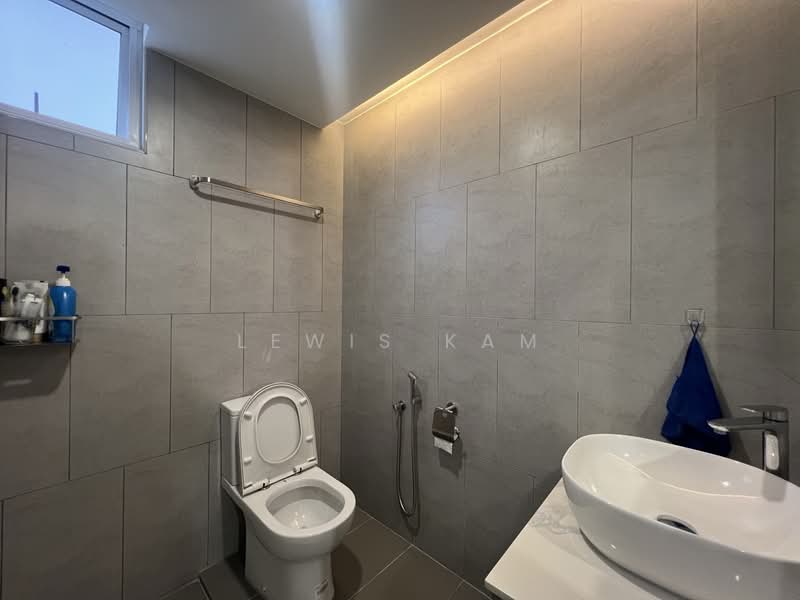 Kondominium untuk Dijual di Straits Regency - Lewis Kam - Bathroom - PropertyGuru.com.my
