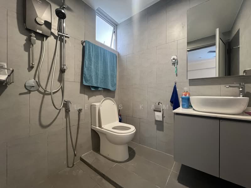 Kondominium untuk Dijual di Straits Regency - Lewis Kam - Bathroom - PropertyGuru.com.my