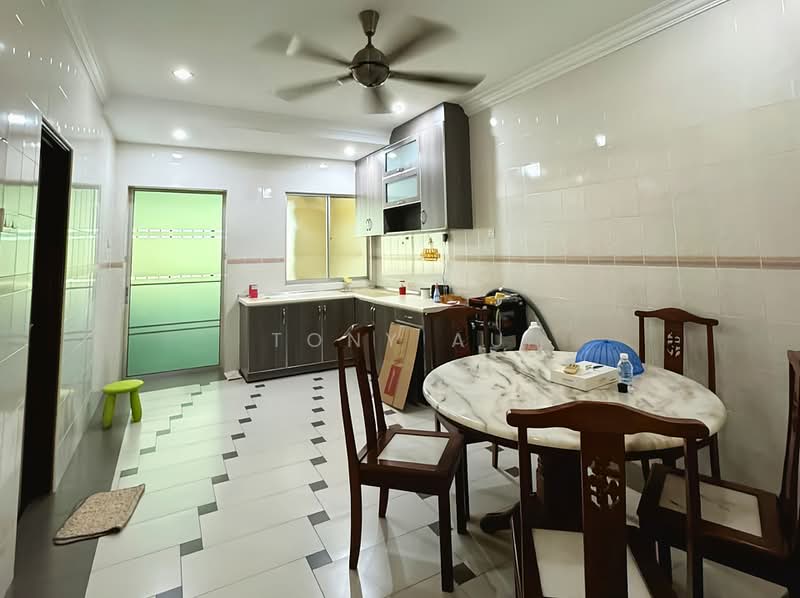 Rumah Teres 2 Tingkat untuk Dijual di Taman Silibin Ria (Ipoh) - Tony Au - Dining area & Dry Kitchen - PropertyGuru.com.my