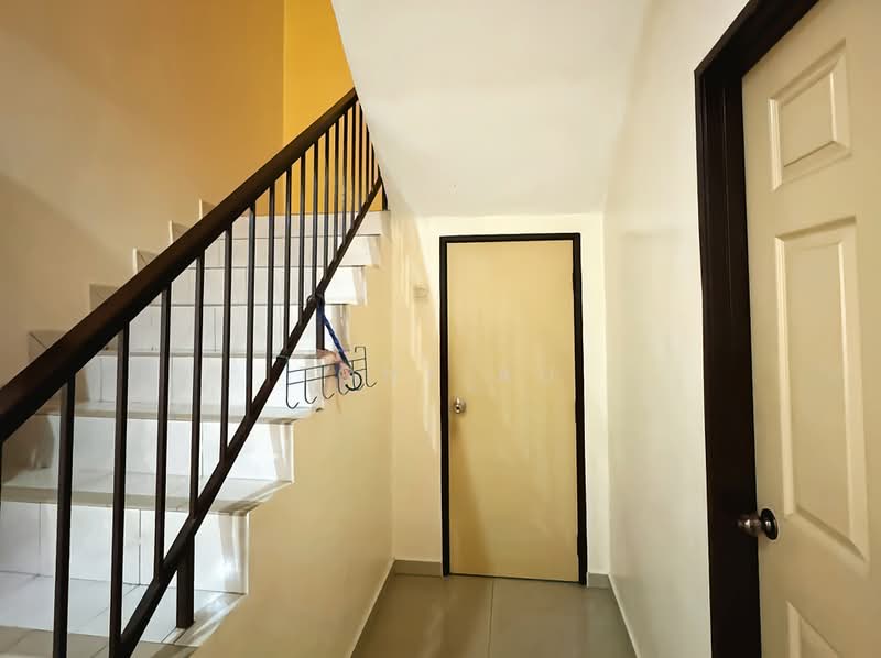 Rumah Teres 2 Tingkat untuk Dijual di Taman Silibin Ria (Ipoh) - Tony Au - Stairs - PropertyGuru.com.my
