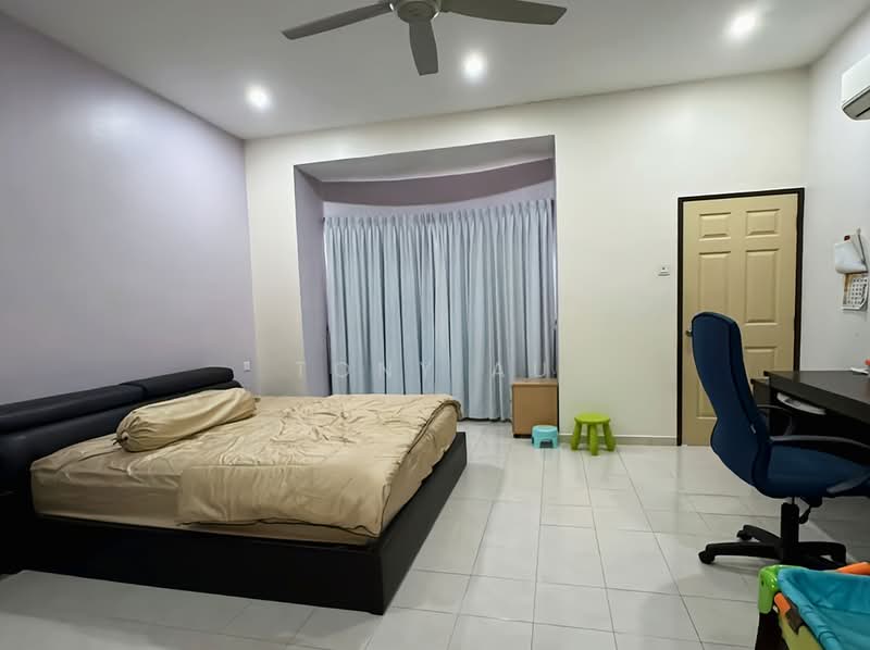 Rumah Teres 2 Tingkat untuk Dijual di Taman Silibin Ria (Ipoh) - Tony Au - Master Bedroom - PropertyGuru.com.my