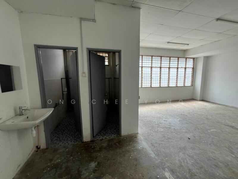 Factory for Rent in BANDAR PUCHONG JAYA (Puchong) - Ong Chee Yong - Bathroom - PropertyGuru.com.my