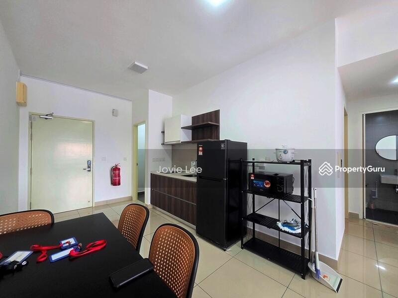Kitchen & Dining Area