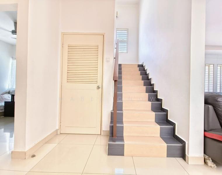 Banglo Pautan untuk Dijual di Taman Mutiara Indah (Puchong) - Mabel Chow - Stairs - PropertyGuru.com.my