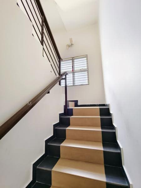 Banglo Pautan untuk Dijual di Taman Mutiara Indah (Puchong) - Mabel Chow - Stairs - PropertyGuru.com.my