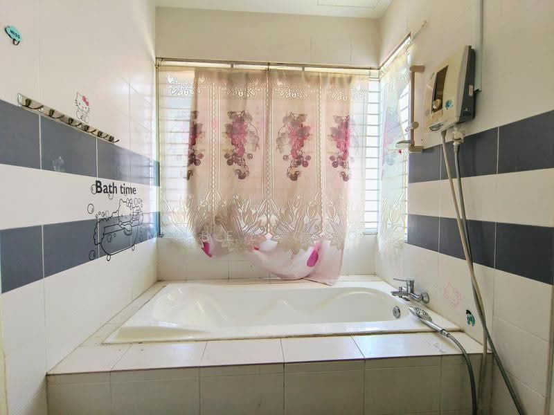 Banglo Pautan untuk Dijual di Taman Mutiara Indah (Puchong) - Mabel Chow - Bathroom - PropertyGuru.com.my