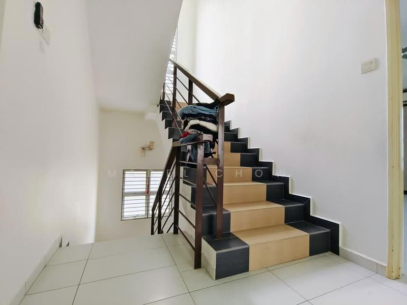 Banglo Pautan untuk Dijual di Taman Mutiara Indah (Puchong) - Mabel Chow - Stairs - PropertyGuru.com.my