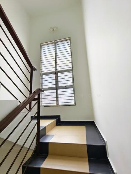 Banglo Pautan untuk Dijual di Taman Mutiara Indah (Puchong) - Mabel Chow - Stairs - PropertyGuru.com.my