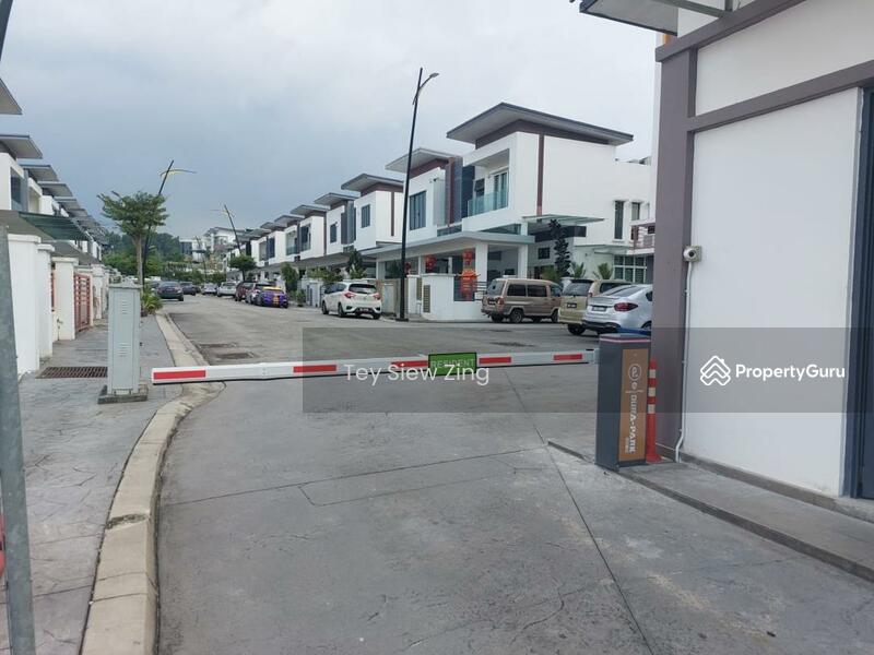 Semi-Detached House for Sale in Taman Bukit Serdang (Seri Kembangan) - Tey Siew Zing - Exterior - PropertyGuru.com.my