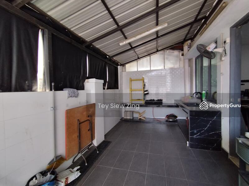 Semi-Detached House for Sale in Taman Bukit Serdang (Seri Kembangan) - Tey Siew Zing - Kitchen - PropertyGuru.com.my