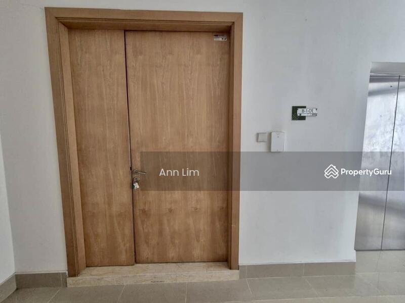 Entrance with private lift