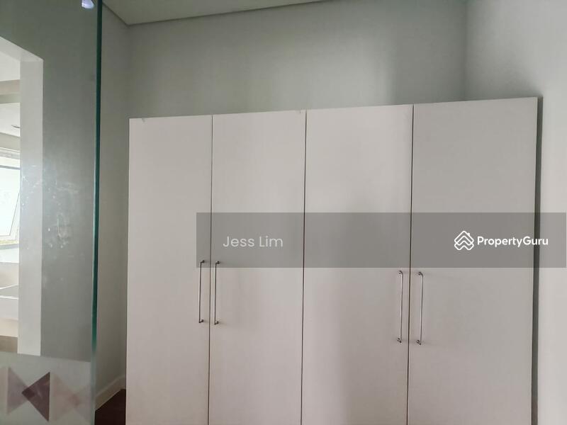 Walk-in wardrobe & Bathroom