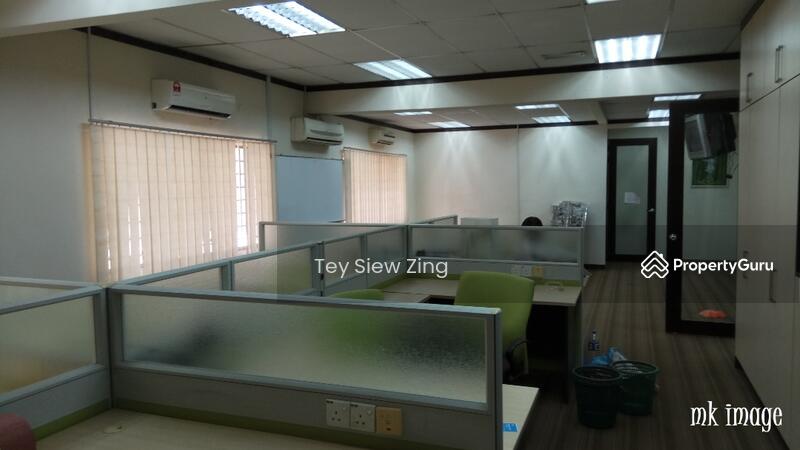 Office arrangement 