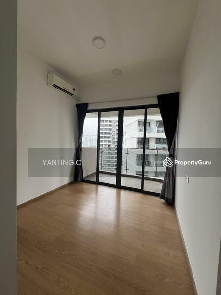 Condominium for Sale at Bay Point @ Country Garden Danga Bay - YANTING.C . - Small Bedroom with balcony  - PropertyGuru.com.my