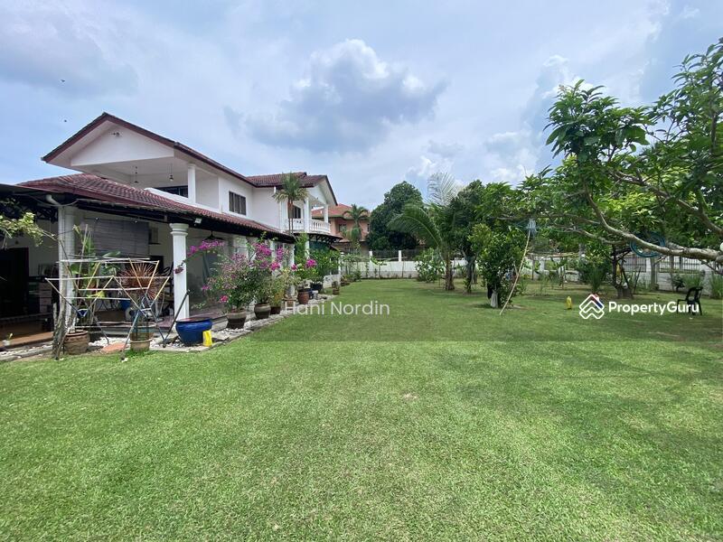For Rent - Bandar Baru Bangi Bungalow. Beautiful on Flat Land.