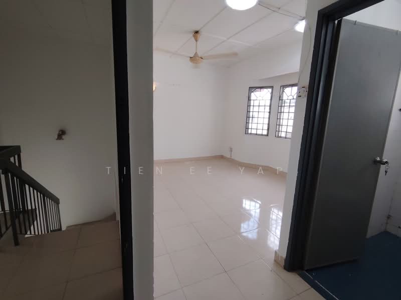 Rumah Teres 2 Tingkat untuk Dijual di Taman Mastiara (Jalan Ipoh) - Tien Ee Yap - Living Room - PropertyGuru.com.my