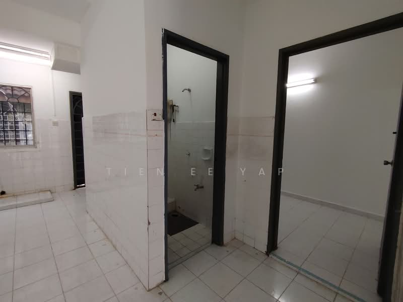 Rumah Teres 2 Tingkat untuk Dijual di Taman Mastiara (Jalan Ipoh) - Tien Ee Yap - Bathroom - PropertyGuru.com.my