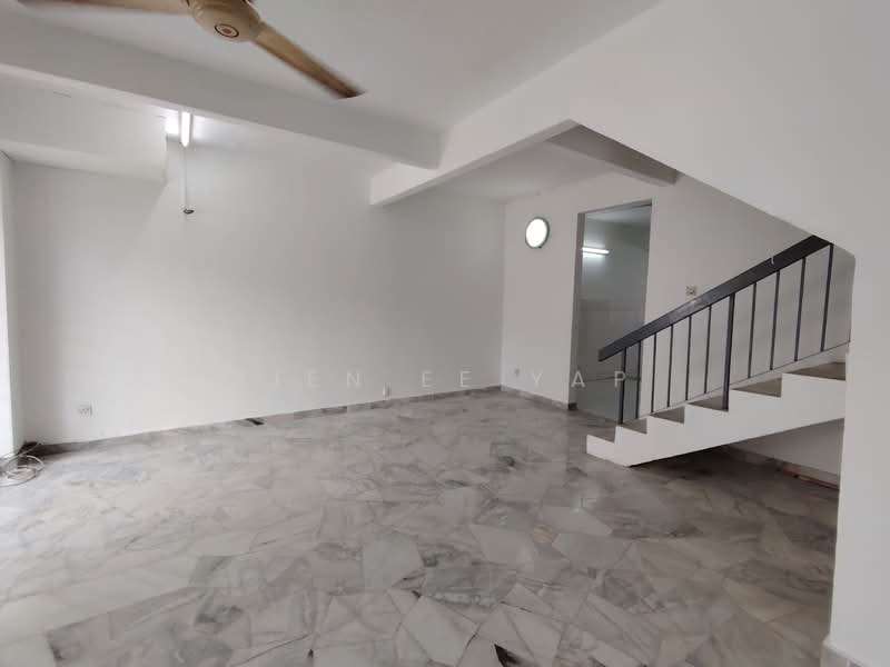 Rumah Teres 2 Tingkat untuk Dijual di Taman Mastiara (Jalan Ipoh) - Tien Ee Yap - Living Room - PropertyGuru.com.my
