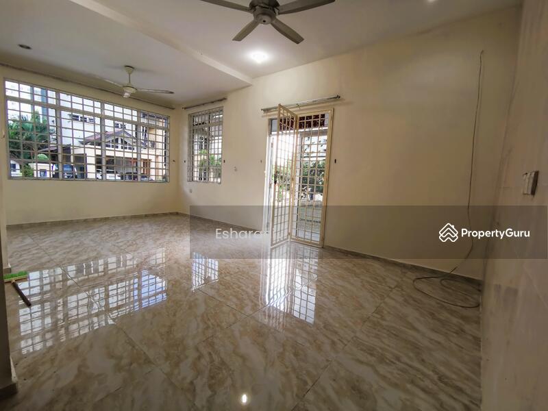 Rumah Berkembar untuk Dijual di Happy Garden (Kuchai Lama) - Esharani . - Living Room - PropertyGuru.com.my