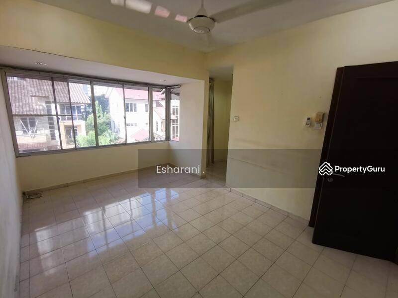 Rumah Berkembar untuk Dijual di Happy Garden (Kuchai Lama) - Esharani . - Living Room - PropertyGuru.com.my