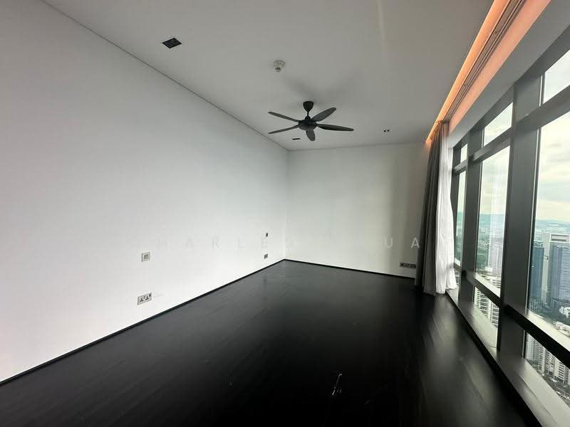 Kediaman Servis untuk Dijual di Four Seasons Place - Charles Phua - Master Bedroom - PropertyGuru.com.my