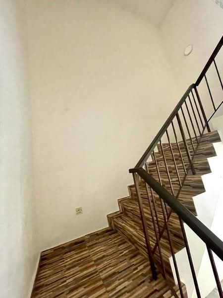 2-storey Terraced House for Rent in Taman Putra Indah (Seri Kembangan) - Daniel Ng - Stairs - PropertyGuru.com.my